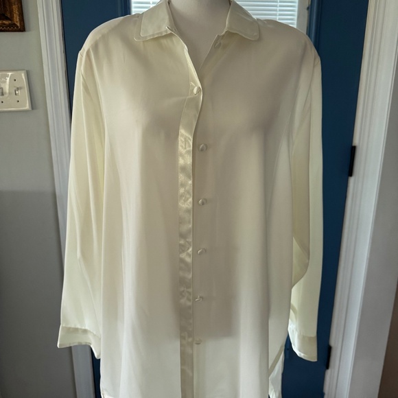 Yves St. Clair. 2 Blouse - Picture 1 of 3